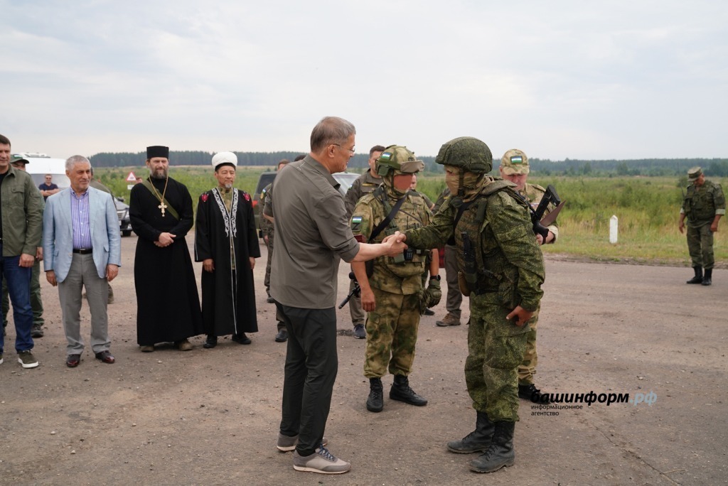 Радий Хабиров встретился с бойцами башкирского батальона