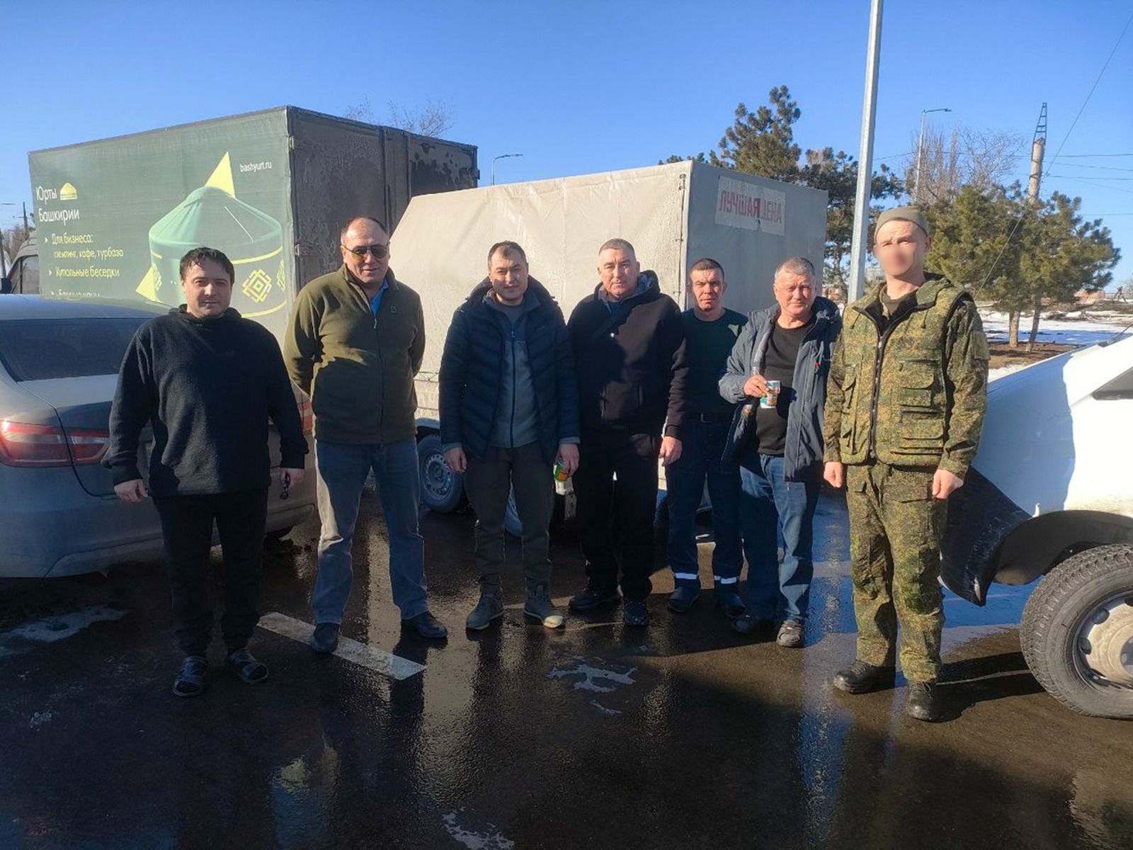 От каждой встречи с земляками бойцы получают и частицу домашнего тепла.