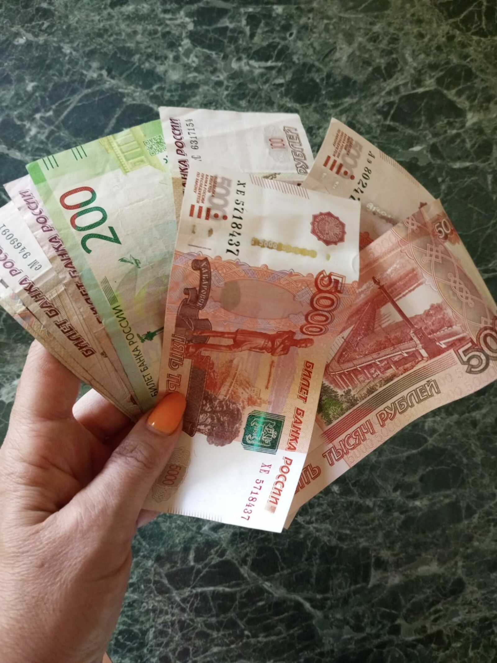 В стране с 1 октября оклады силовиков, судей и военнослужащих вырастут