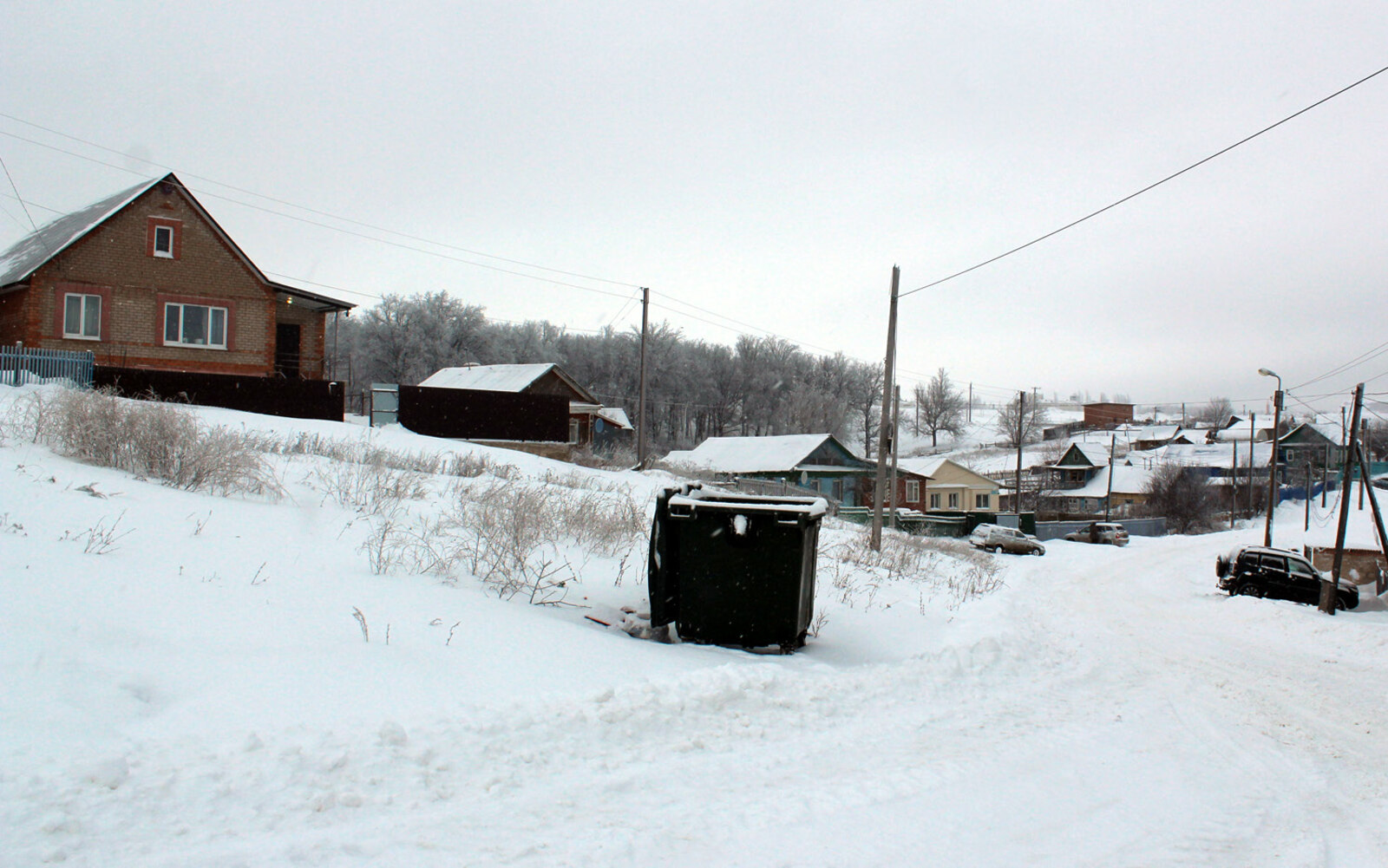 Игоря Хлопотова  Сделать площадку под ТКО по всем правилам по улице Южной депутат Совета района Денис Никитин пообещал местным жителям в ходе приёма граждан.