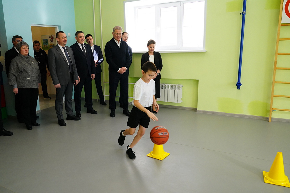 Радий Хабиров в Учалах посмотрел обновлённую  коррекционную школу-интернат