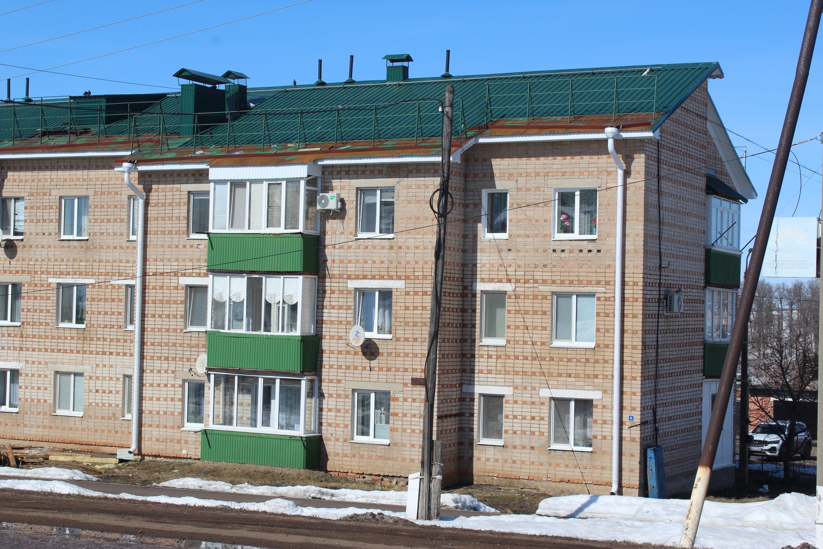 Игоря Хлопотова  В одном из райцентров Башкирии новая кровля после зимы покрылась ржавчиной