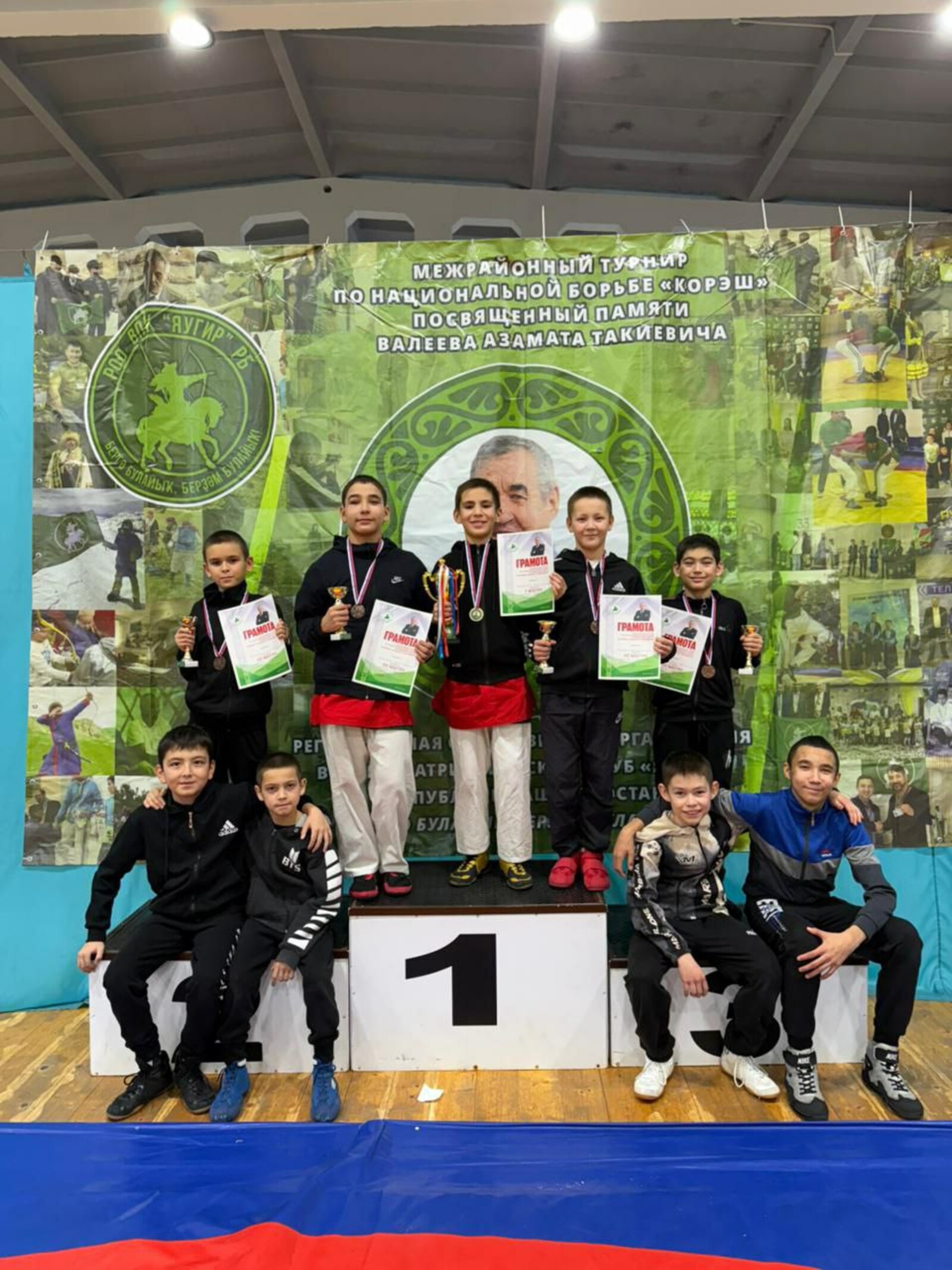 Куюргазинские борцы свои победы посвятили прославленному тренеру