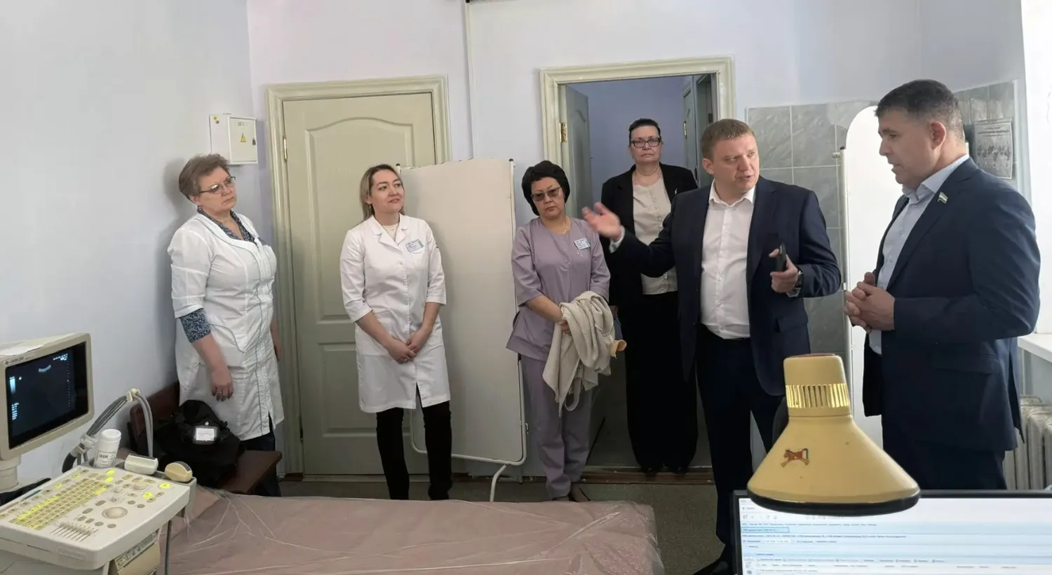 Раиль Абдрахимов и Григорий Маркелов обсудили перспективы развития здравоохранения района.