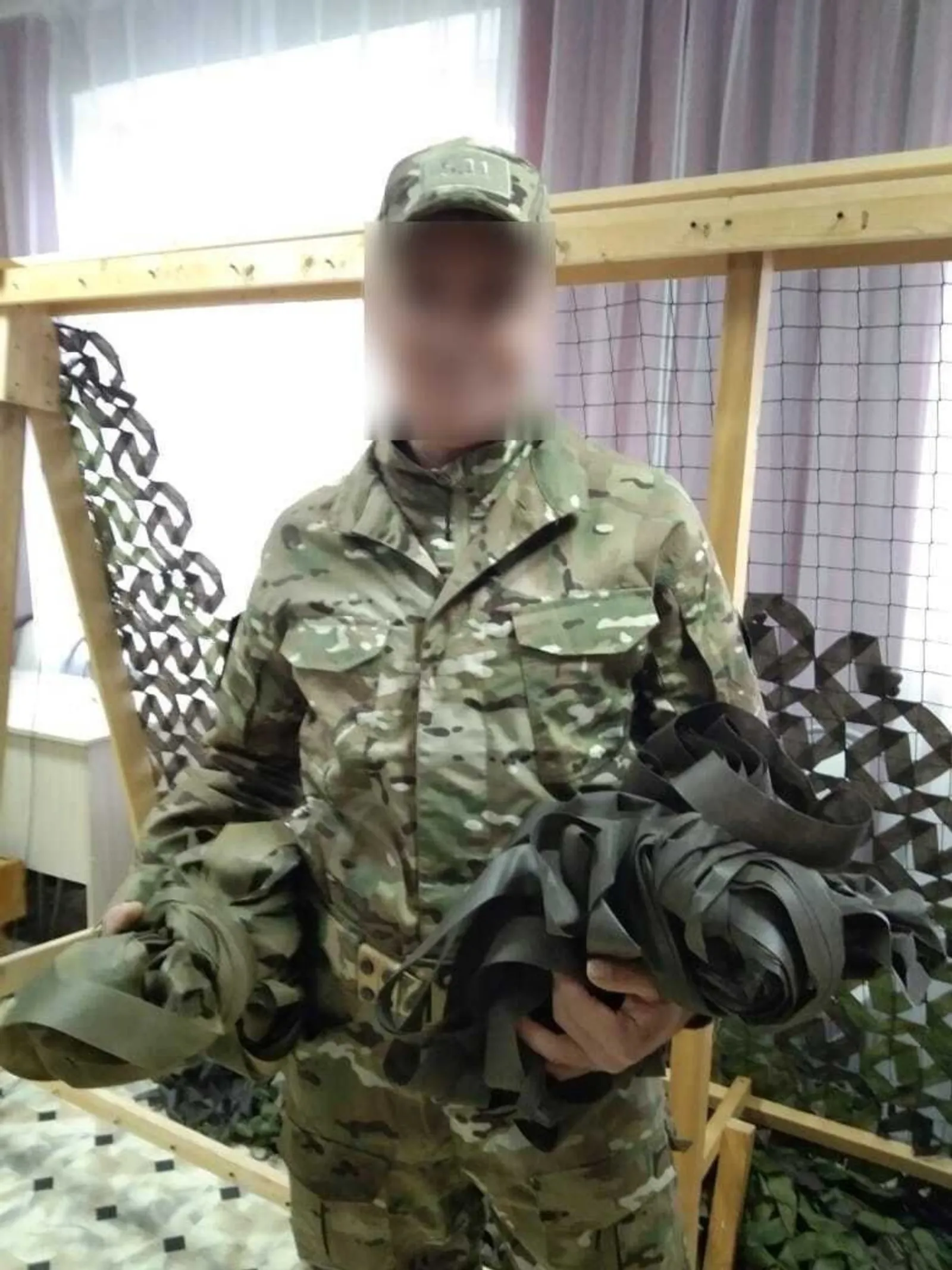 Раненый боец Плотник из глубокого тыла противника добрался до своих товарищей