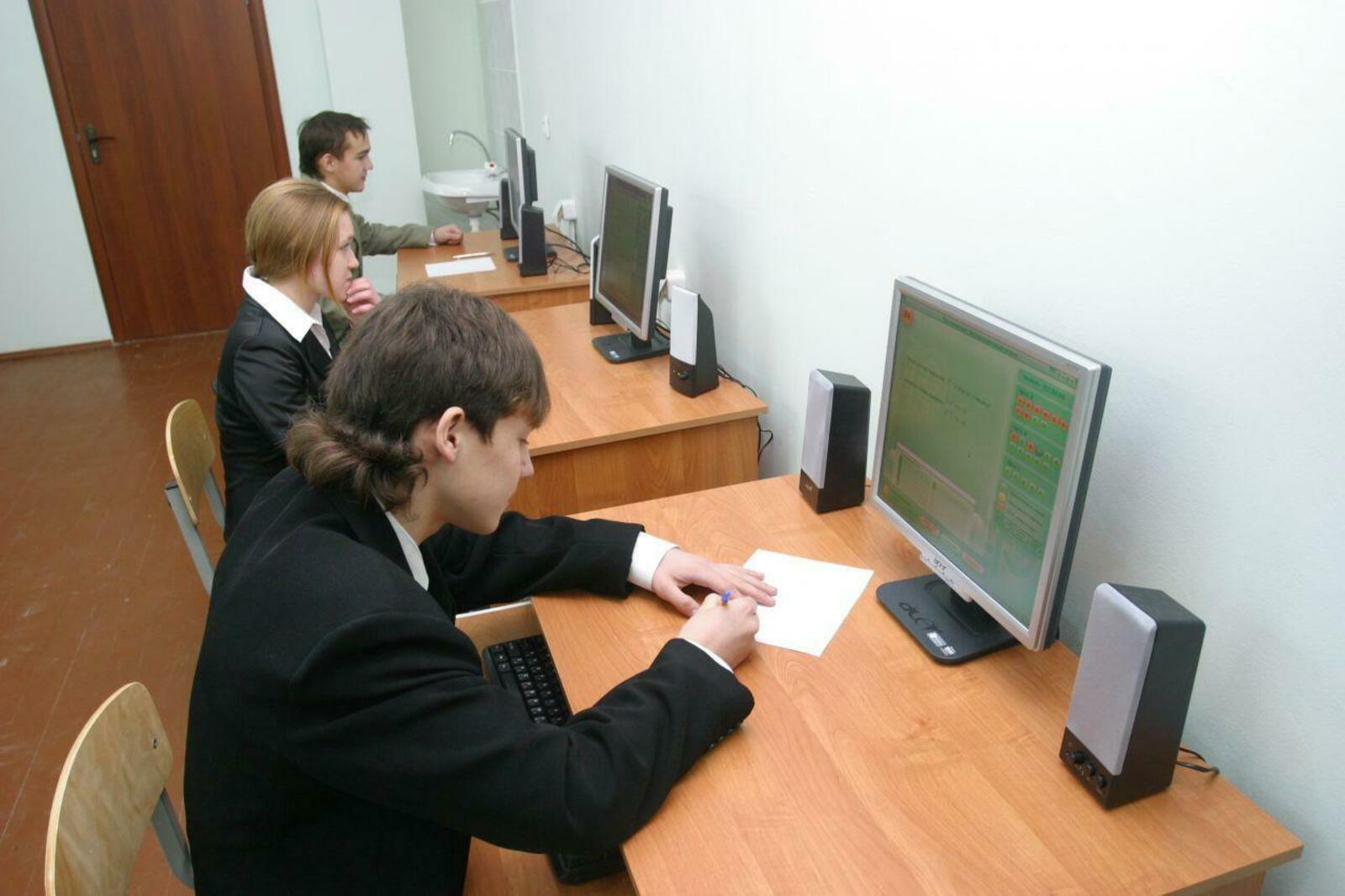Президент России поручил в ближайшем будущем обеспечить российские школы высокоскоростным интернетом
