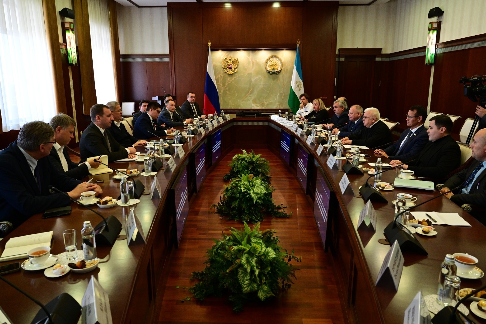 Откровенный диалог: глава республики Радий Хабиров провел встречу с политологами