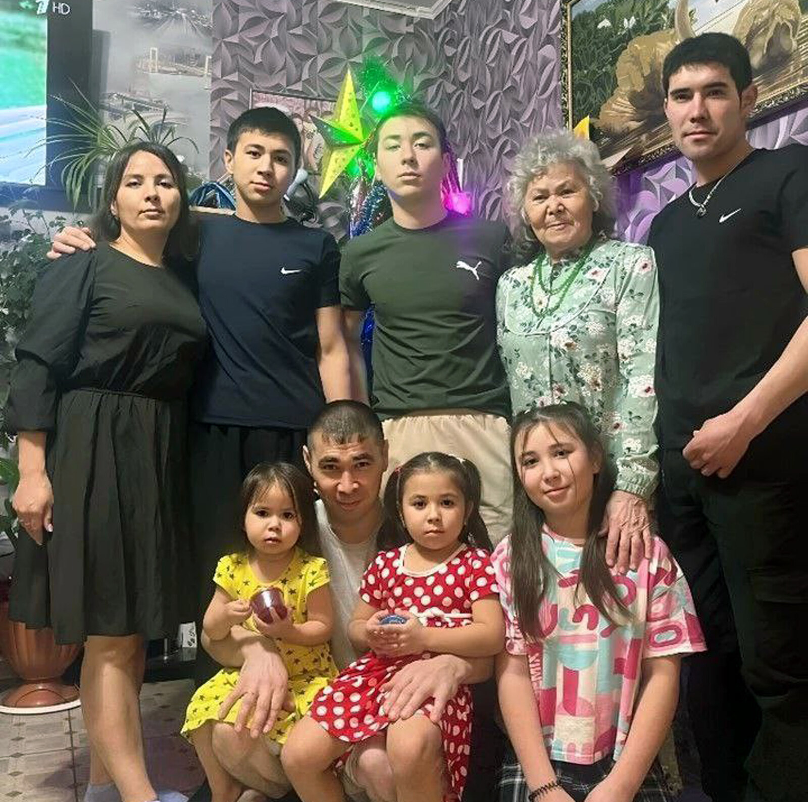 Каждый вдвойне счастлив и рад, когда в семье мир да лад. Так и в семье Юнуса Юрисовича и Гулии Фаиловны.