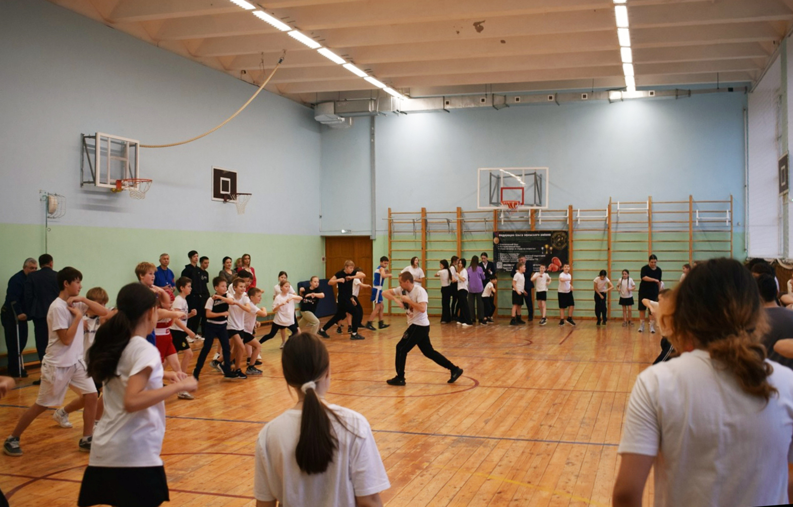 Российские звезды бокса посетили школу в Уфимском районе