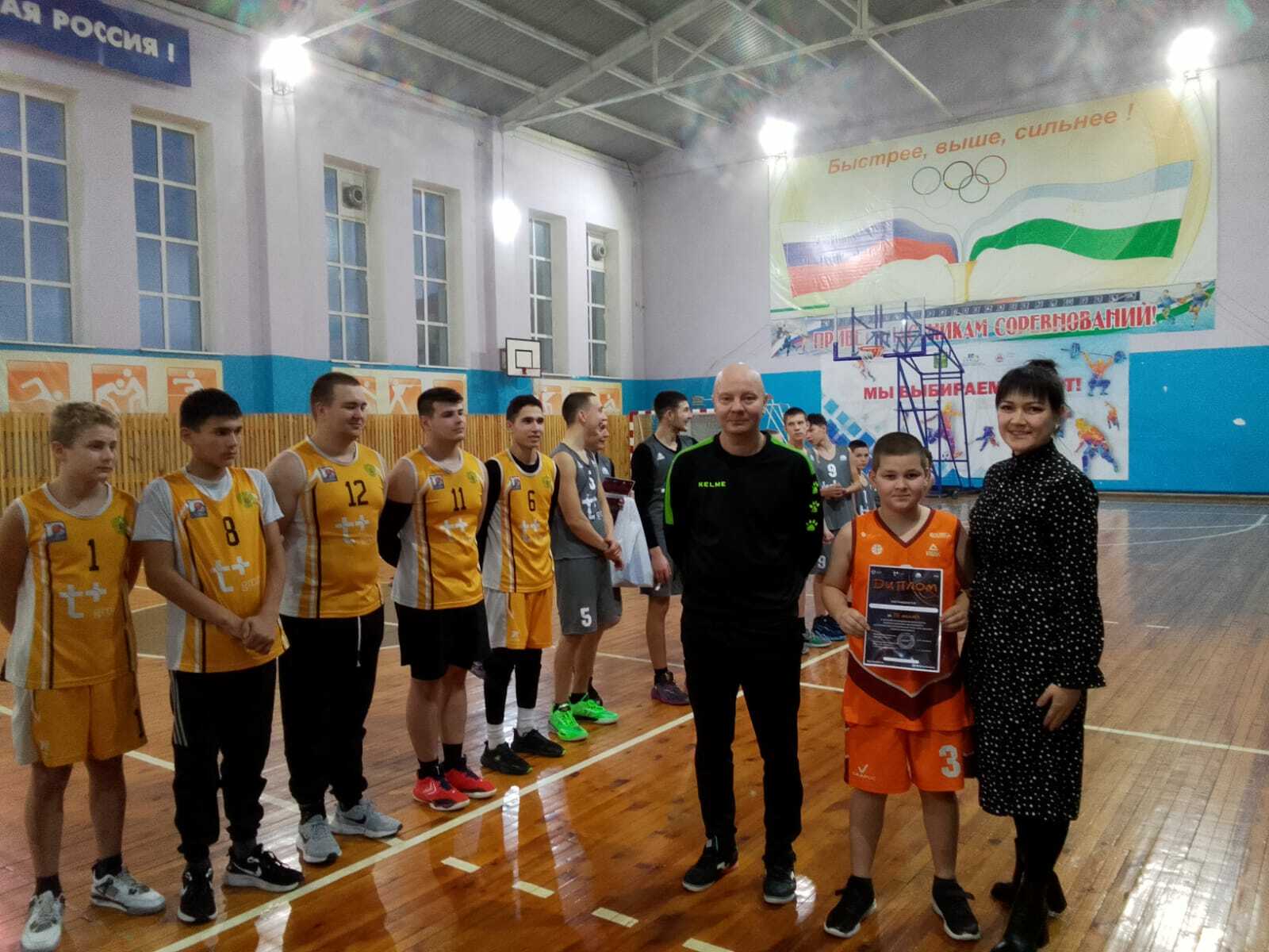 В селе Ермолаево Куюргазинского района продолжили баскетбольные баталии