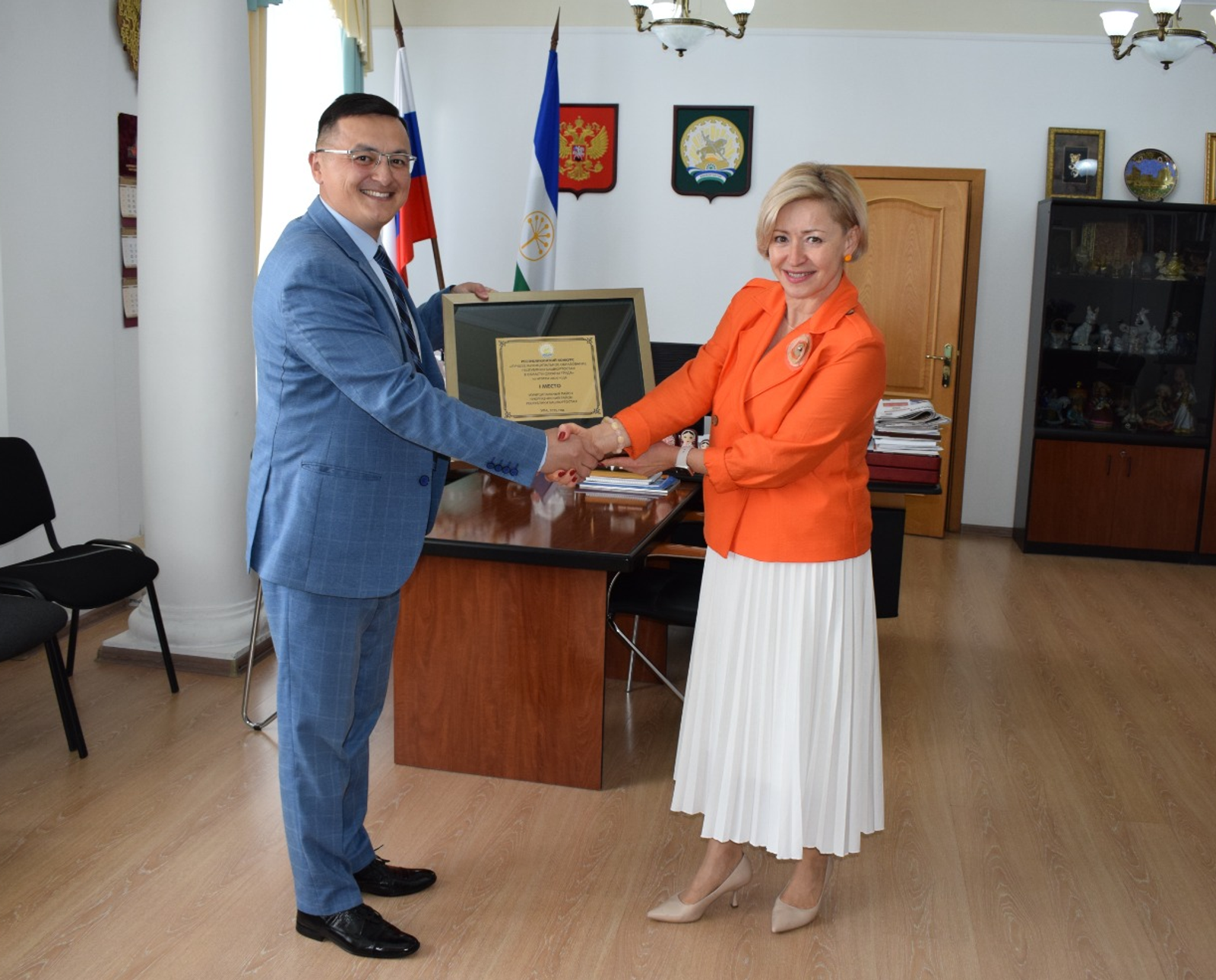 Линара Иванова лично вручила почетную награду Куюргазинскому району