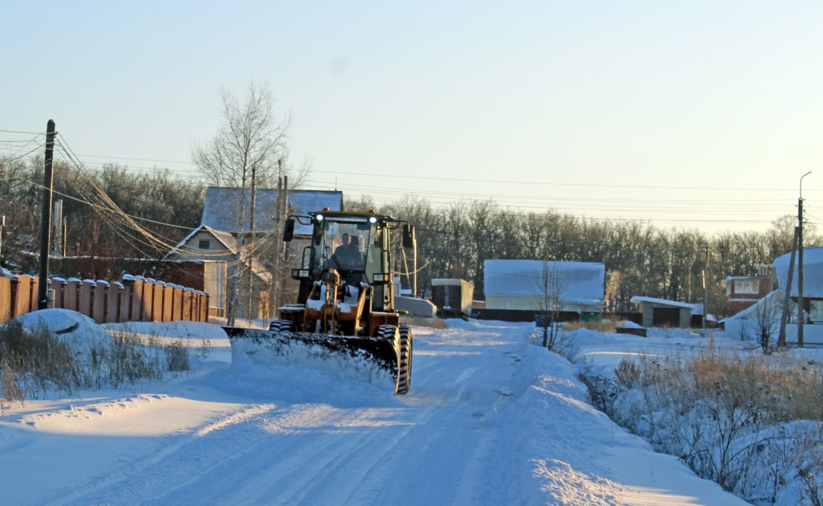 Очисткой снега в населённых пунктах занимаются, в основном, фермеры и предприниматели.