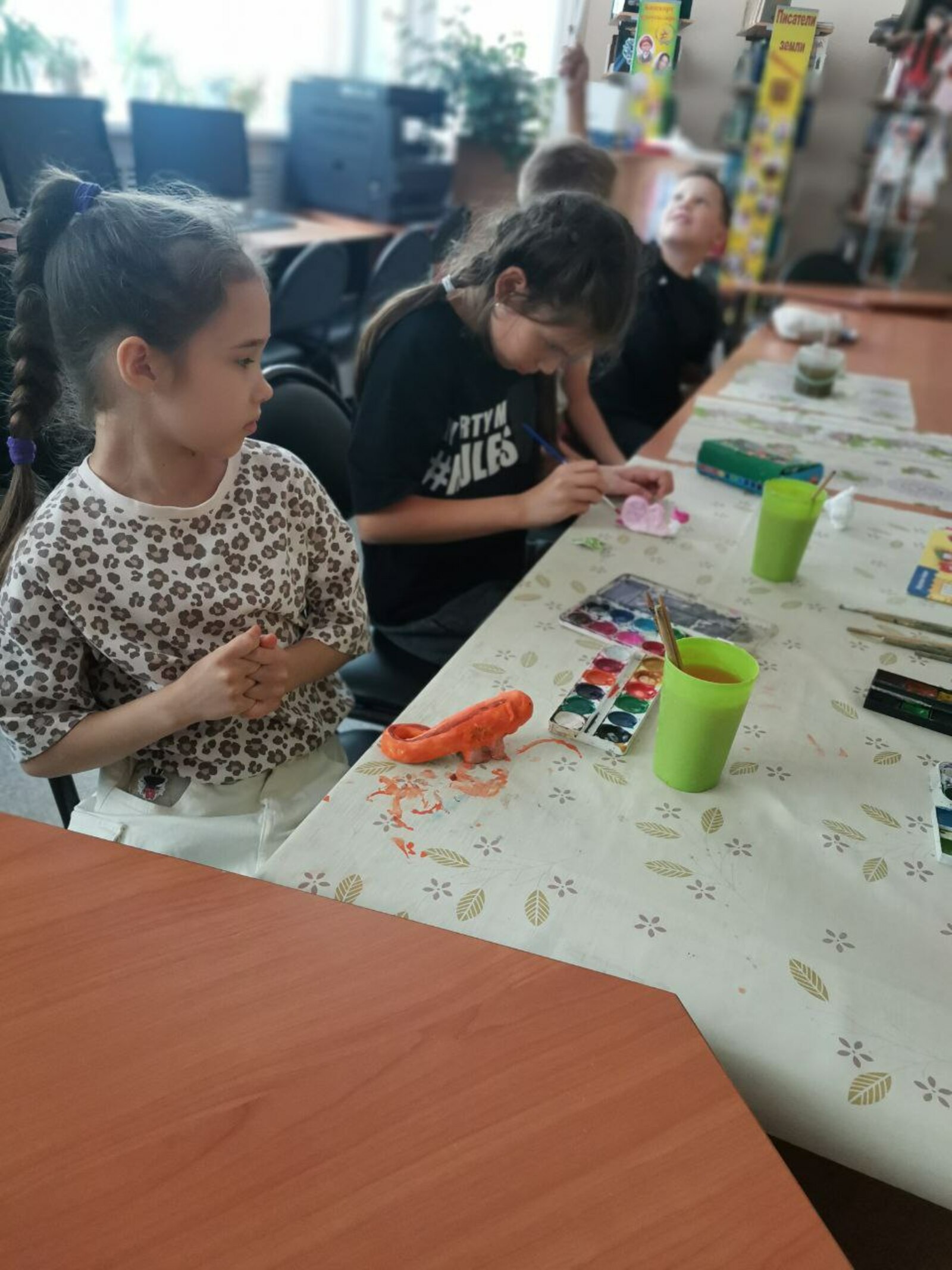 Поддержать подростка в поиске нового круга общения.