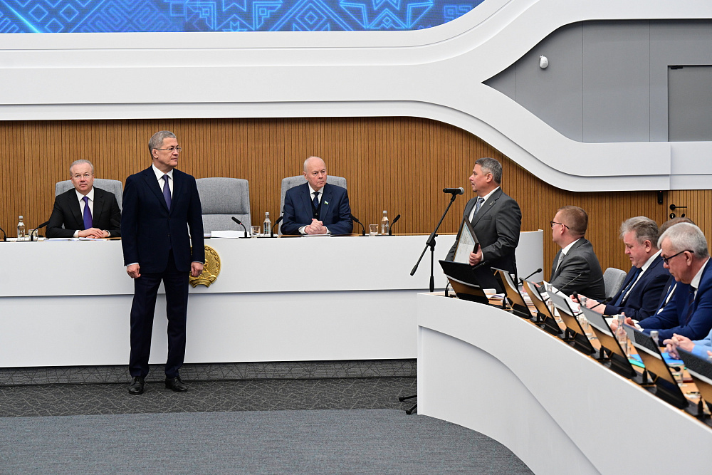 Глава Башкирии  вручил государственные награды фехтовальщикам  На прошедшем турн