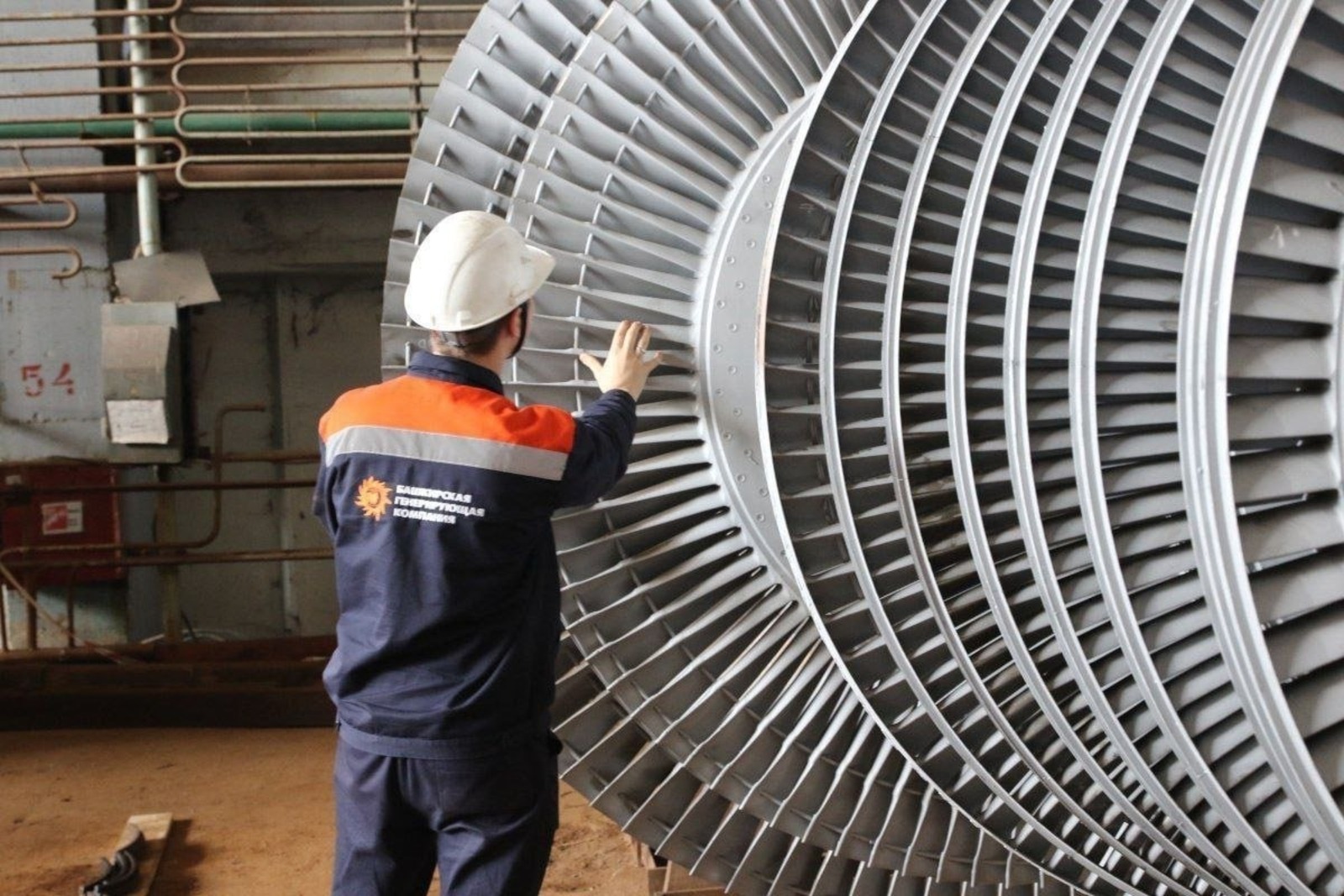 Поздравил с Днём энергетика работников отрасли глава Республики Башкортостан