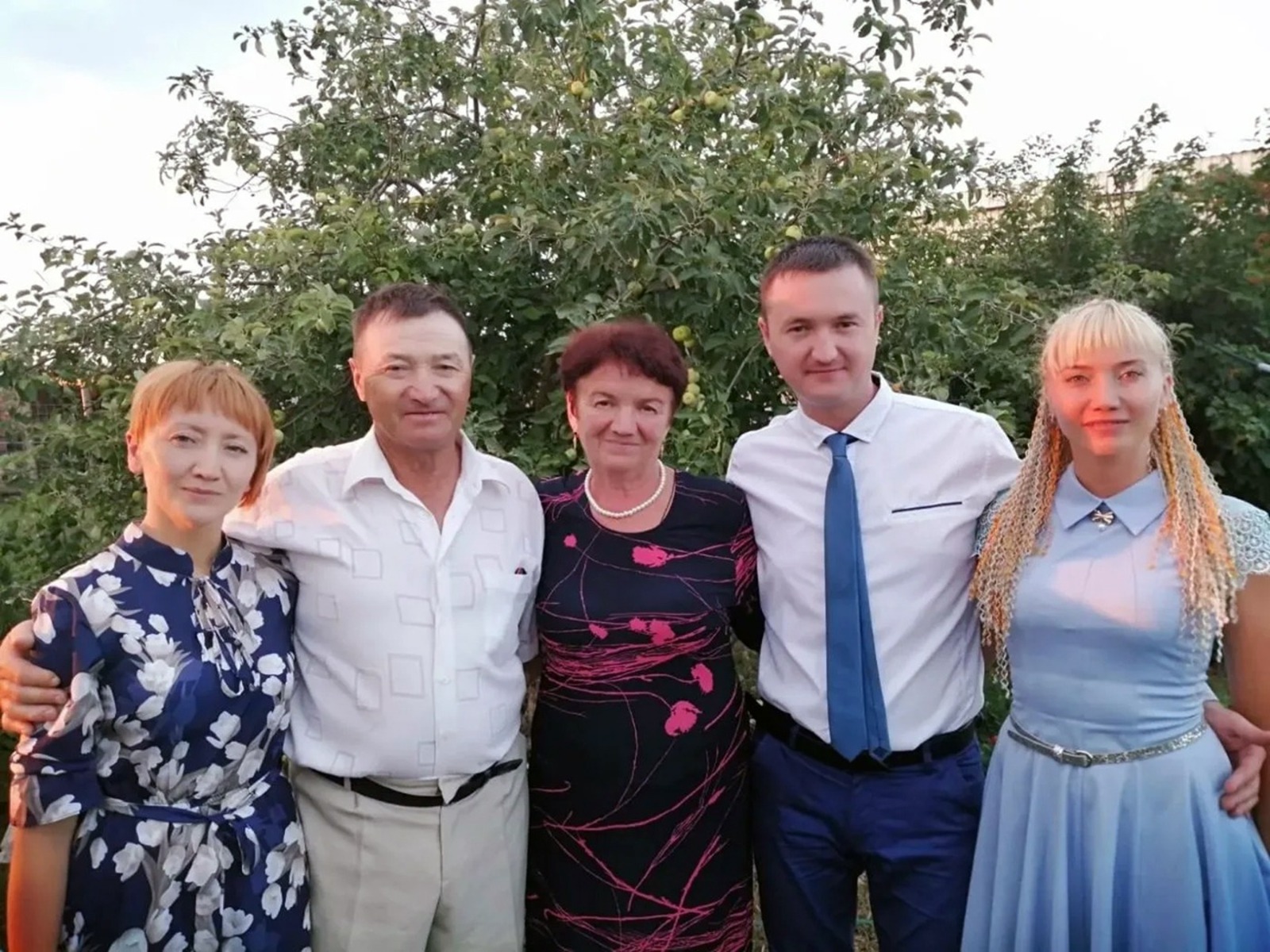 Возле родителей детям всегда спокойно, радостно и на душе тепло.