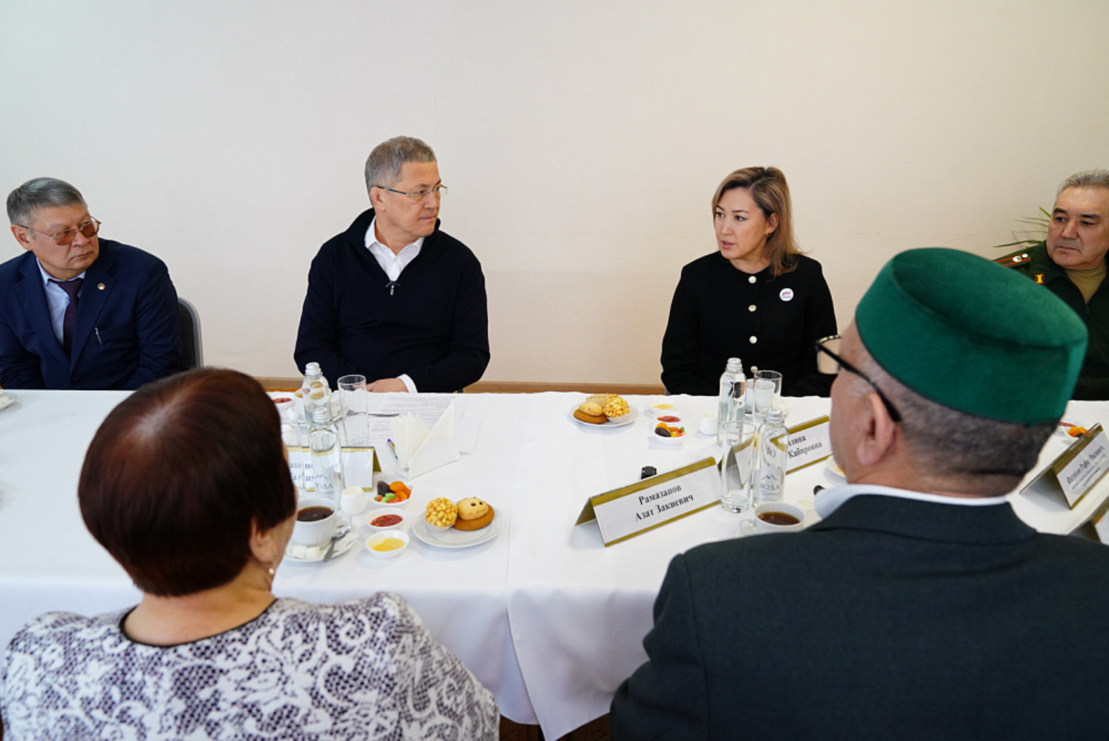 Глава Башкирии вручил семьям погибших военнослужащих ордена генерала Шаймуратова