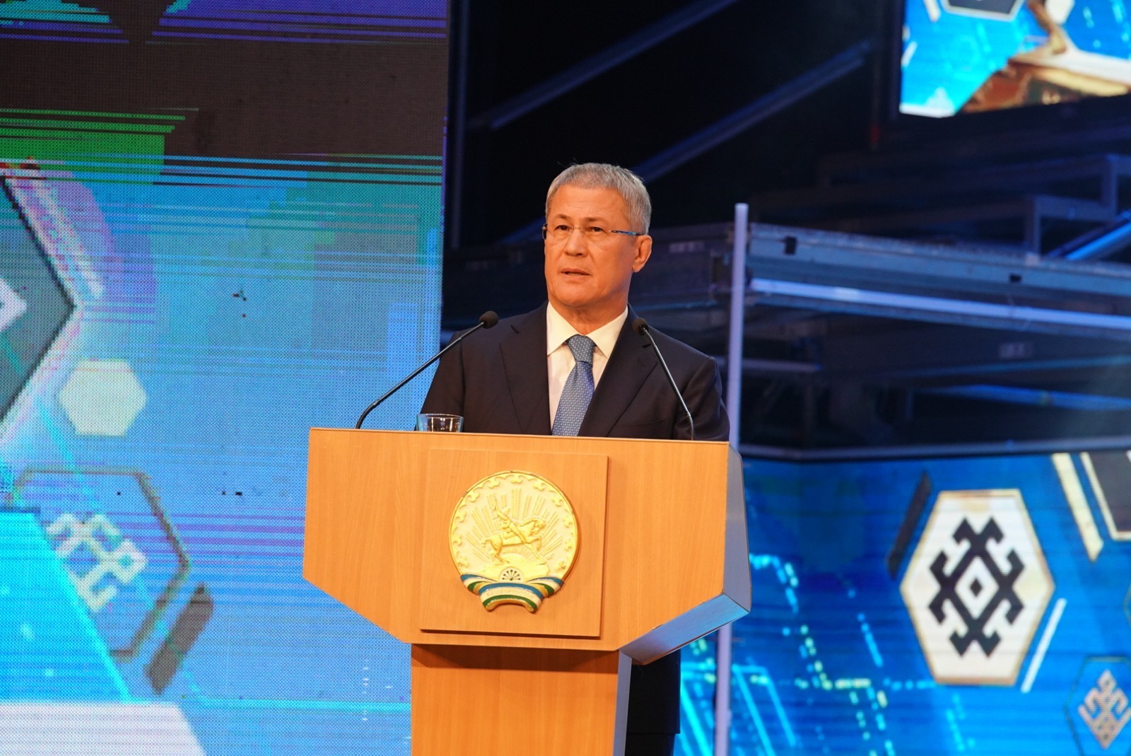 Радий Хабиров поздравил жителей Башкирии с Днём Республики