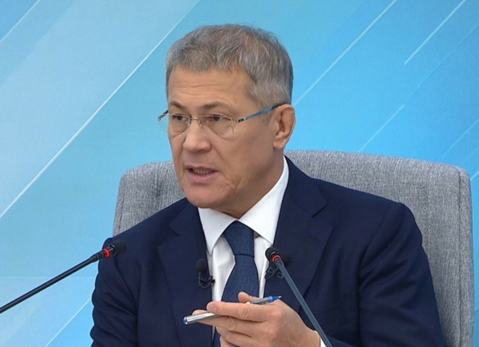 В Послании Радия Хабирова основным будет акцент на общественное единство