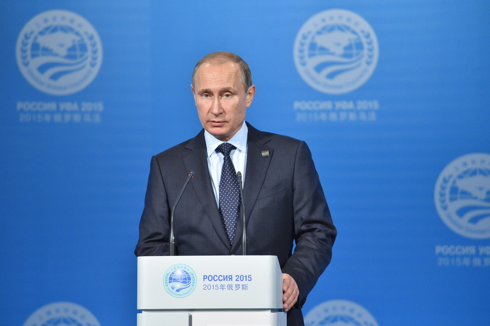 Президент РФ Владимир Путин направил свои поздравления россиянкам