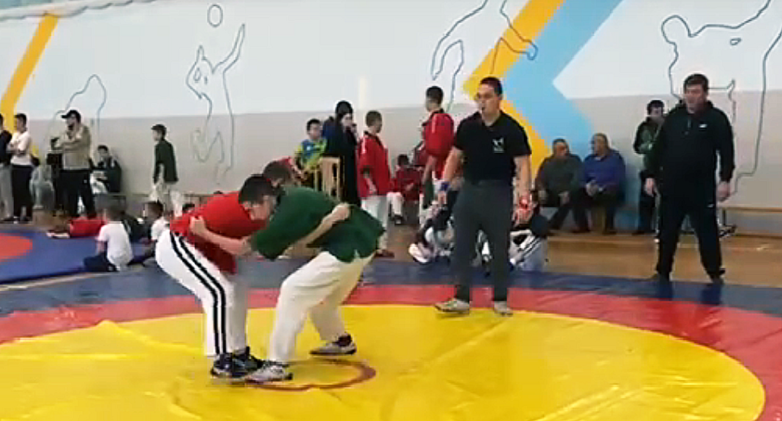 Куюргазинские борцы показали своё мастерство и силу на открытом турнире