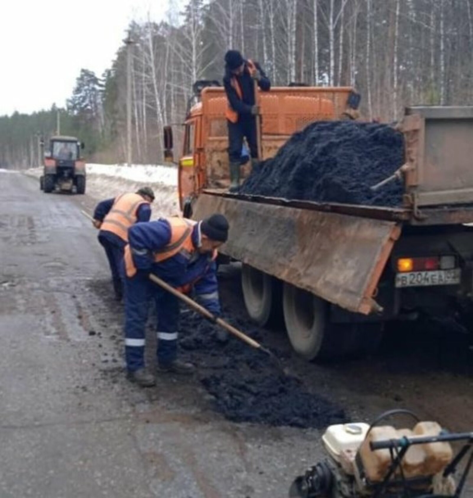 В Башкирии продолжается ямочный ремонт дорог