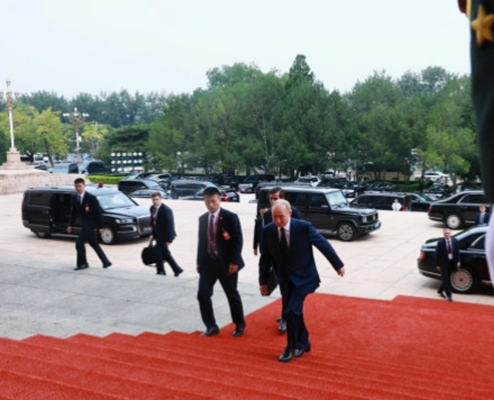 Глава государства из России проводит встречи с лидерами других стран