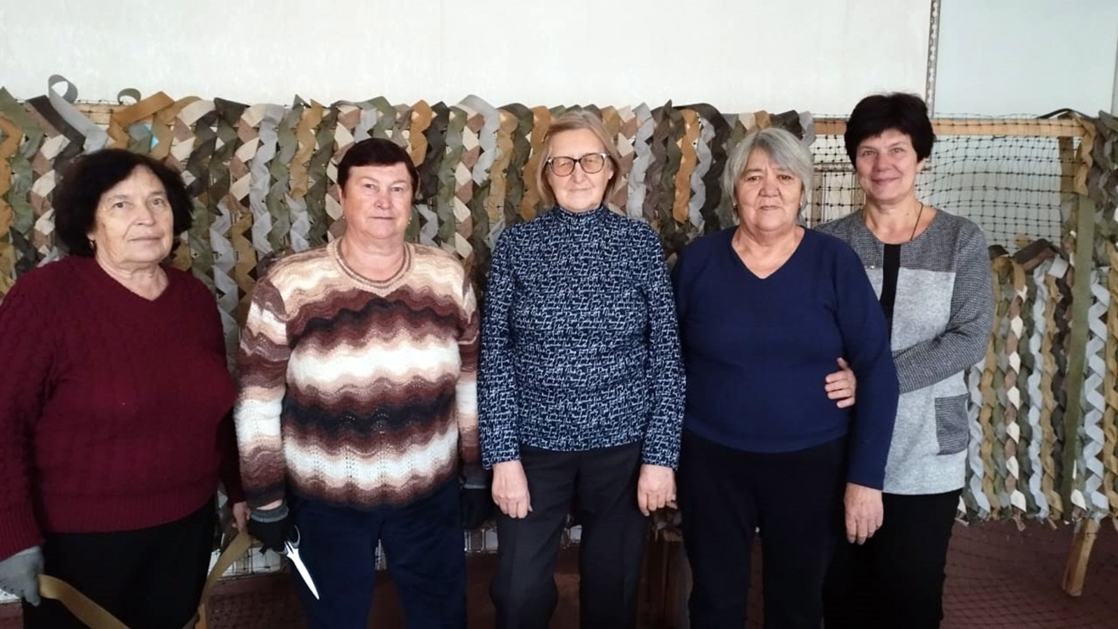 В руках этих женшин, защита наших бойцов.