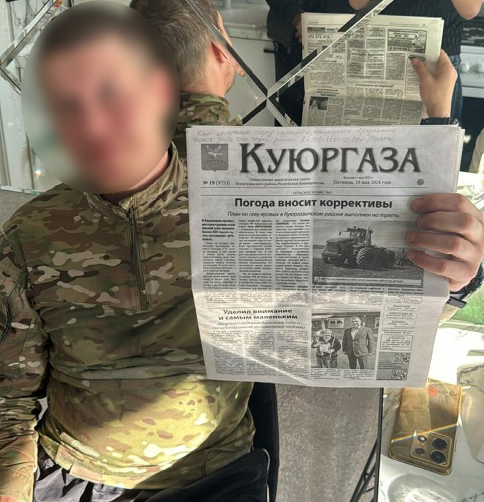 Боец СВО Барсик - один из наших героев. Он и его родные от нас получили газету.