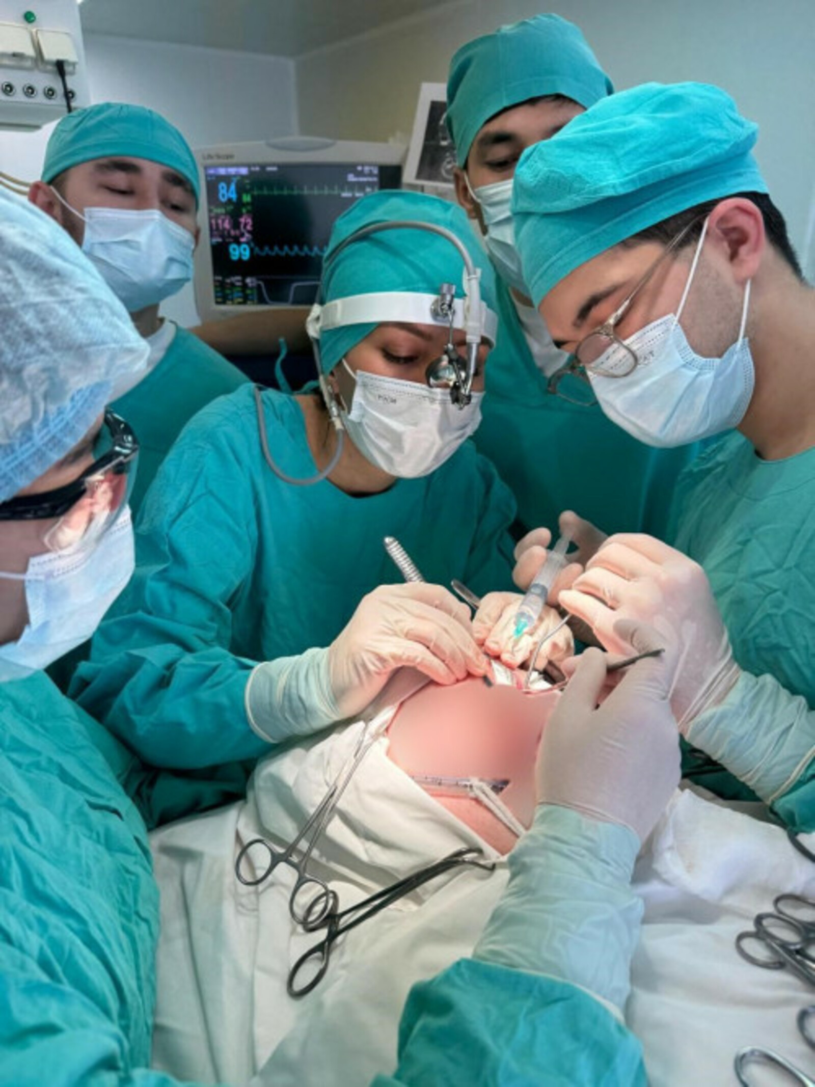 Учёные и врачи Уфы помогли бойцу СВО восстановить ткани лица и глаз после травмы