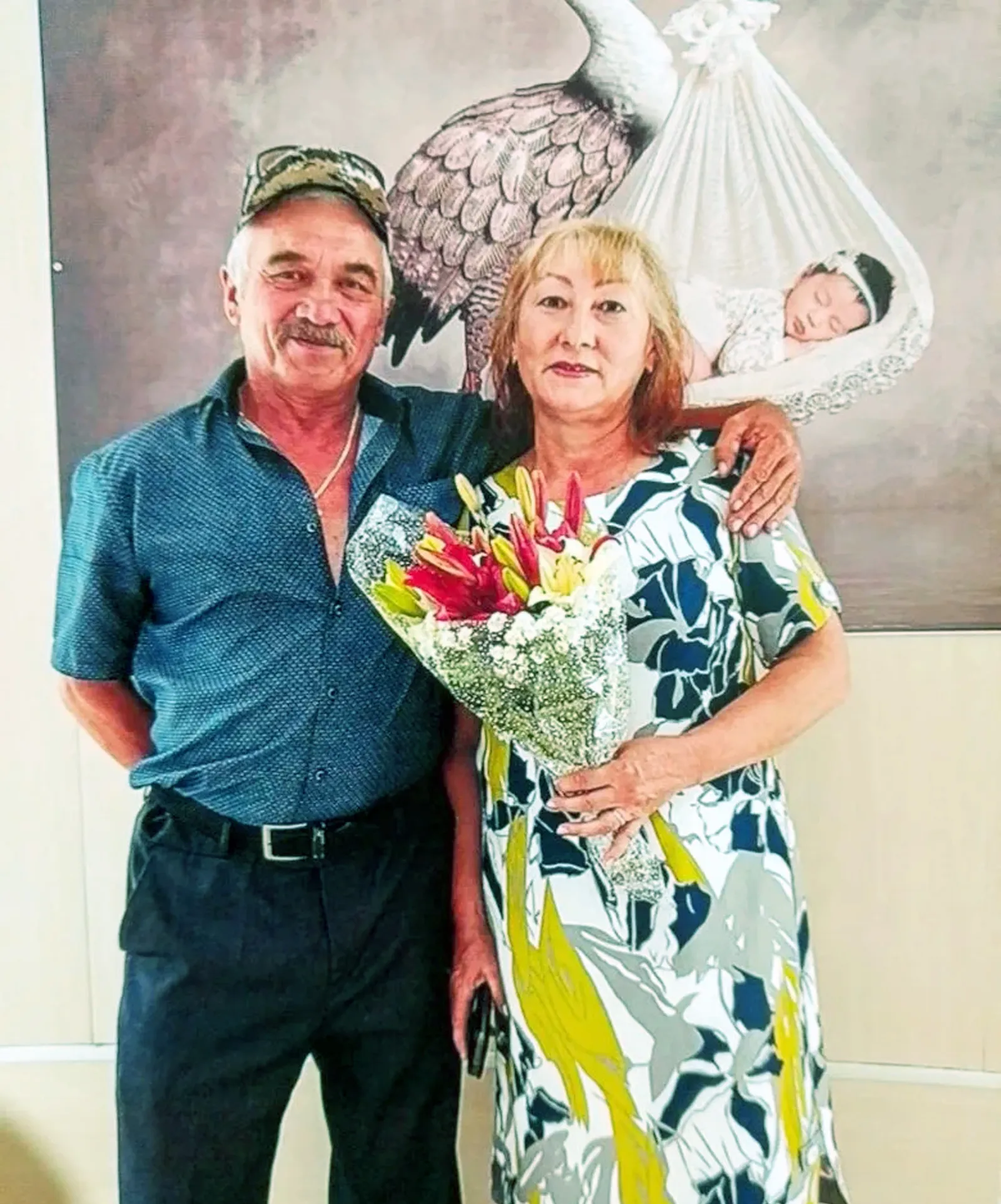 Вячеслав Анисимович и Фаина Васильевна ждут выписки из роддома внука Данилы.