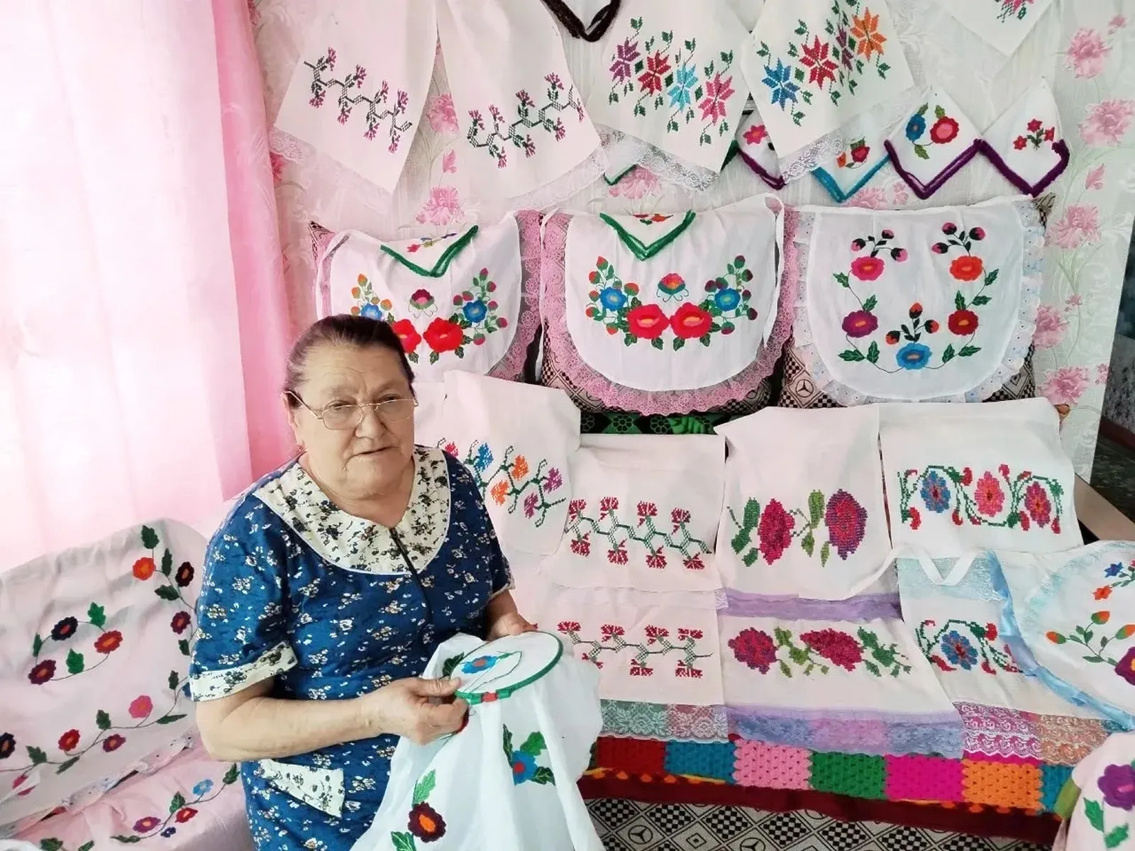 За каждым рукоделием – душа мастерицы. Это делает её работы уникальными и особенными!
