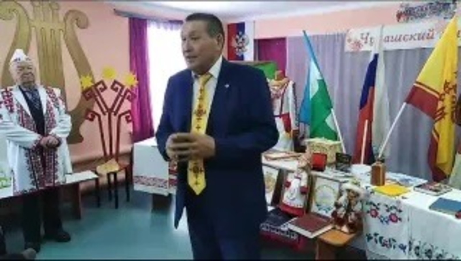 Анатолий Ефремов из села Кривле-Илююшкино Куюргазинского района продолжает знакомить жителей с чувашской культурой, традициями и литературой