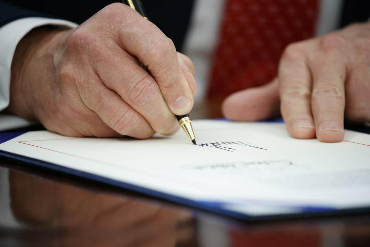 Президент России подписал ряд принятых ранее федеральных законов