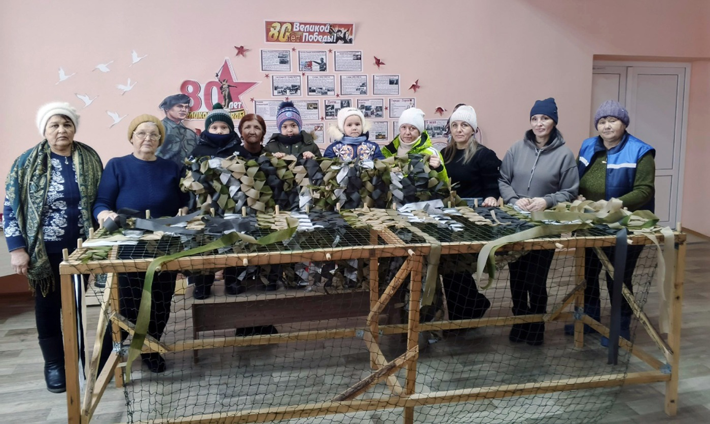 Вместе с масксетями, изготовленными участницами клуба «Вдохновение», бойцам СВО отправились и рисунки от воспитанников детского сада «Малыш» села Бахмут.